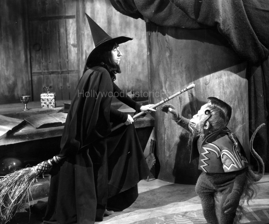 The Wizard of Oz 1939 18 Margaret Hamilton Pat Walshe.jpg